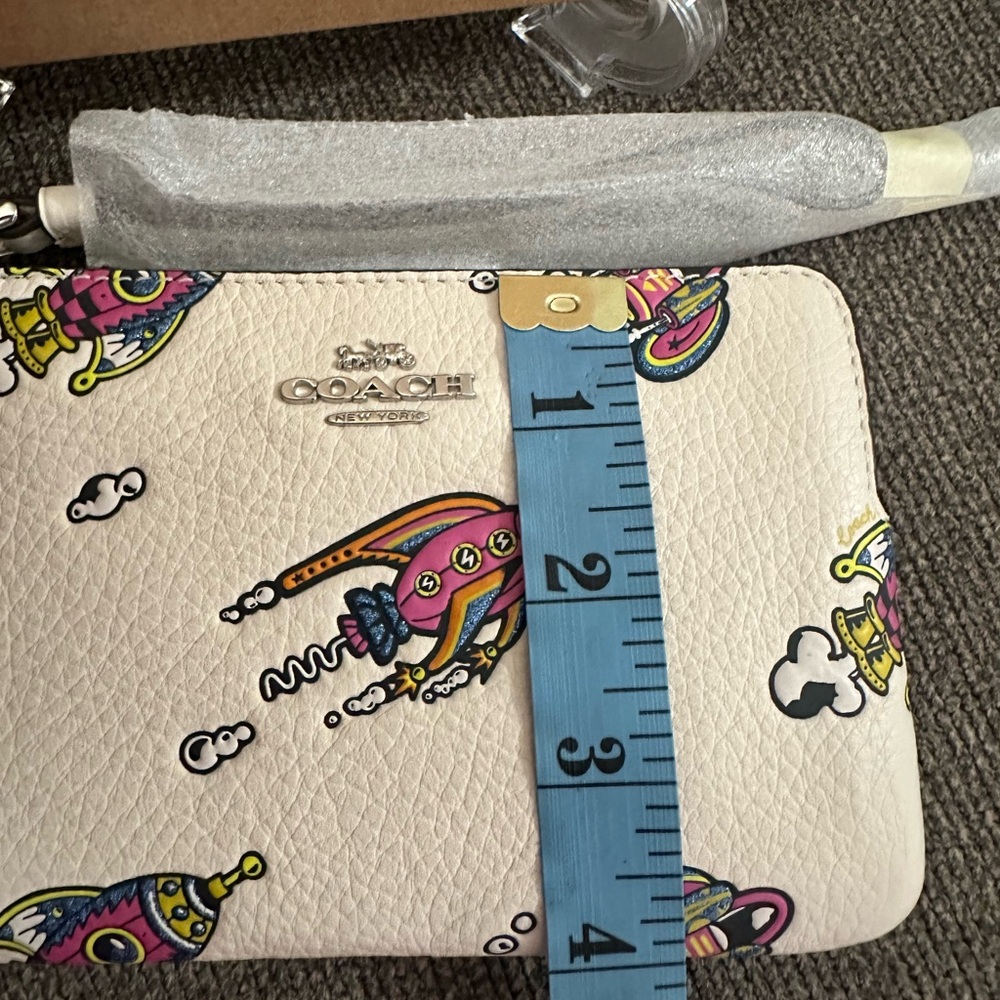 Coach rocket zip wristlet nwt in package comes with gift box - Picture 4 of 7